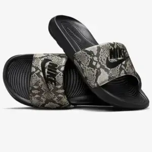 Ciabatte Victori one slide nero/pitonato - Nike